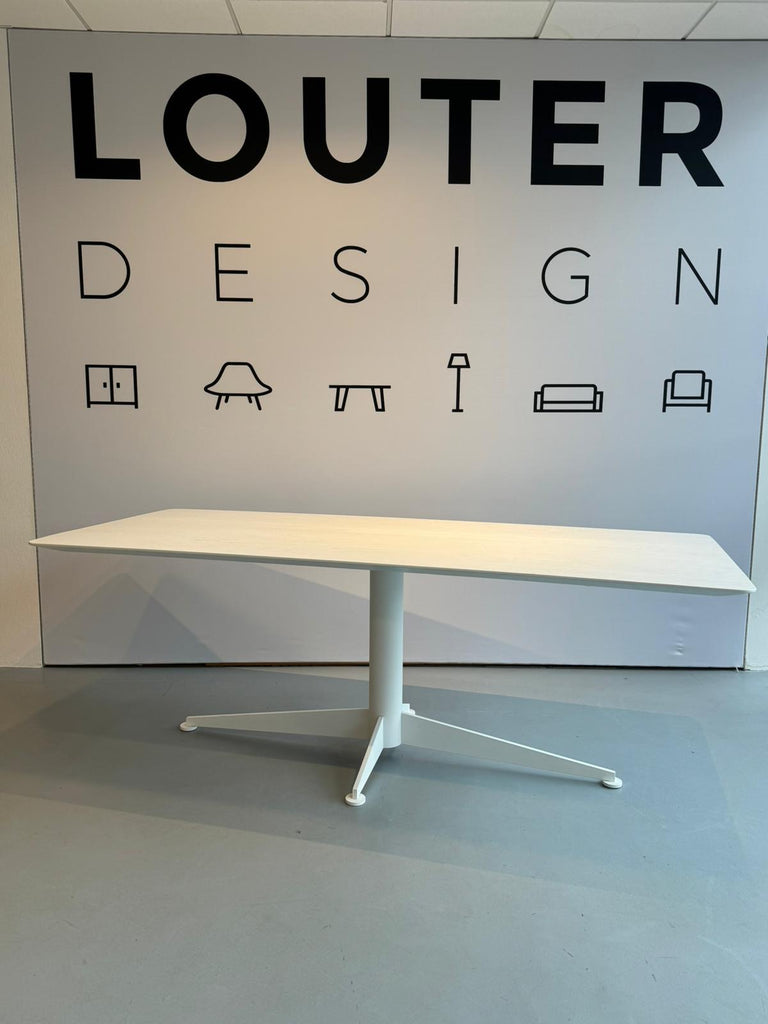 Bee Get IV tafel by Louter design Showroommodel Direct Leverbaar !!!