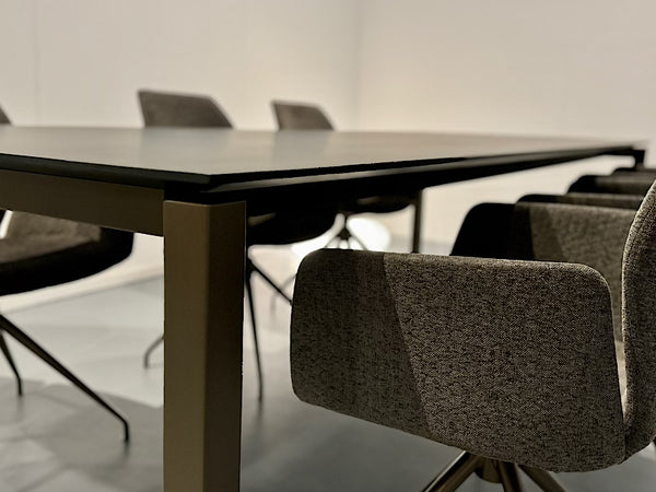 FLOAT eettafel & Mood 95 stoelen set | Mobitec VERKOCHT – Louter Design ...