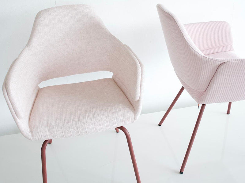 JAPURA tafel en LOTUS stoelen | Mobitec SHOWROOM SALE